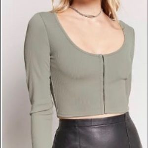 Long sleep crop top